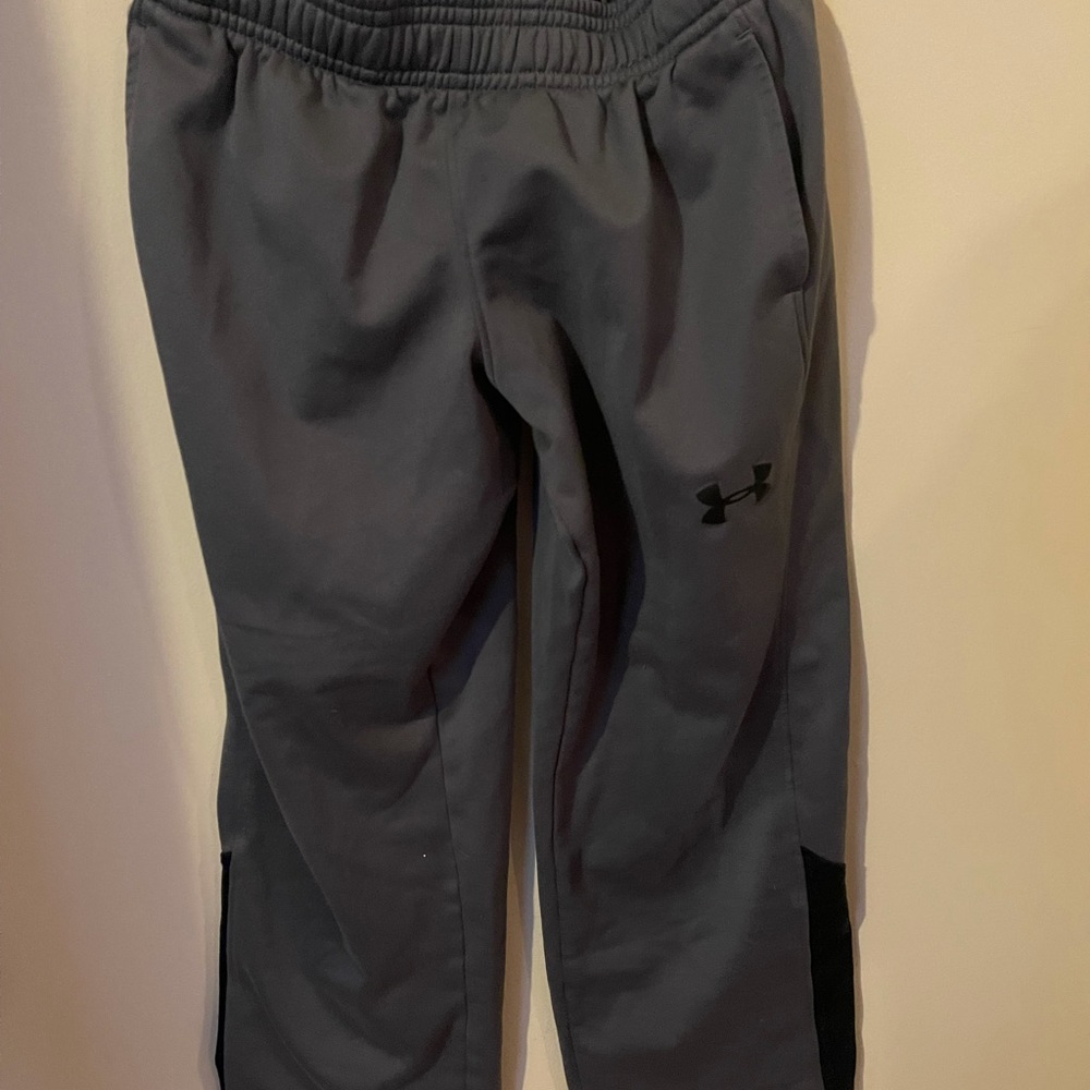 Youth small Under armour grey and black pants